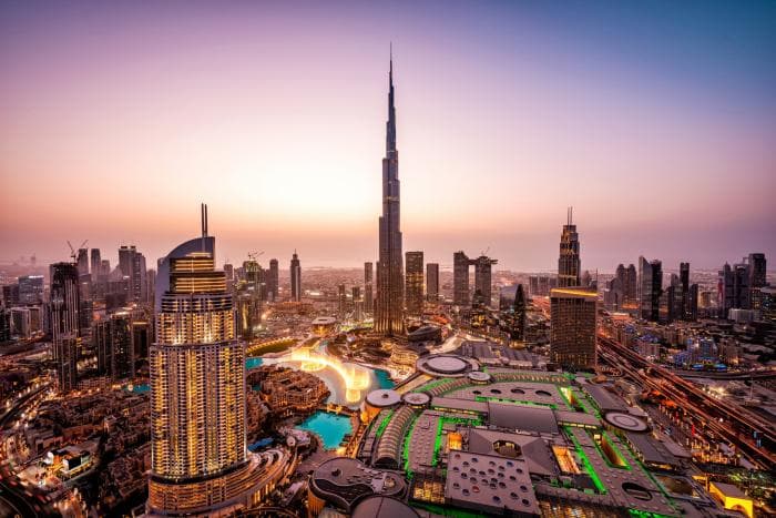 Emirates pakub pikal vahemaandumisel taas tasuta hotelli