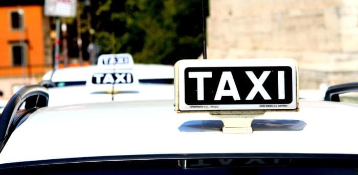 Rooma asus võitlema turiste nöörivate taksojuhtidega