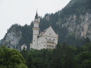 Neuschwanstein castle.  Muinasjutuloss, mida ehitati aastail 1869–1892. Juuli 2019.