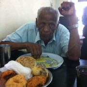 Sri Lanka, Kandy, nii söövad härrased