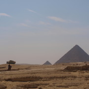 Püramiidid ja tank