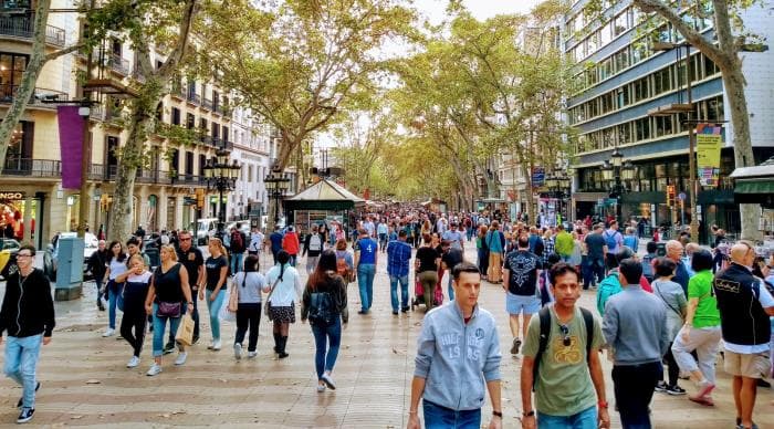 Barcelona plaanib La Rambla turistilõksust muuta kultuuritänavaks