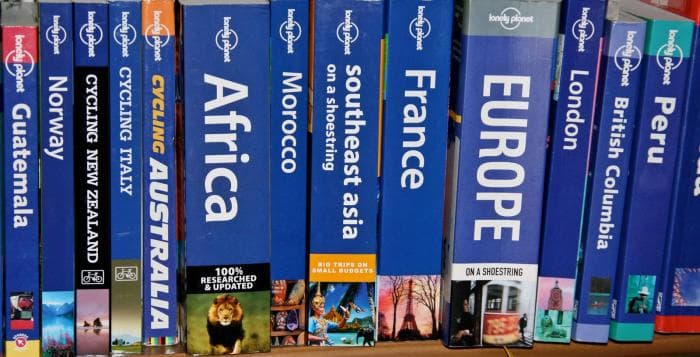 Reisijuhtide kirjastaja Lonely Planet tõmbab kokku