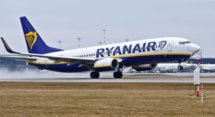 Ryanair hoiatab, et lennukite puuduse tõttu kärbitakse 2025. aasta lennuplaane