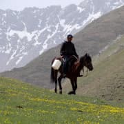 Kirgiisia, kôrged mäed ja lahke rahvas. Kes saab suvel sinna minna, soovitan soojalt järve Song Kul, maailma otsa tunne! ööbimine on tore misiganes jurta omavas laagris, aga soovitan soojalt järgmist: 
Жекшен и Бактыгул Асанбеков, Сон-Кол
kohanimi on - 