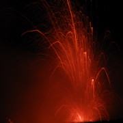 Yasur' aktiivne vulkaan Tanna saarel, pildistatud pärast päikeseloojangut.