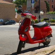 Vespa, punane