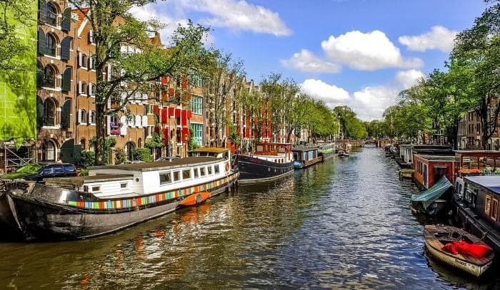 Amsterdam plaanib keelata turistidele kanepi müümise (jälle)