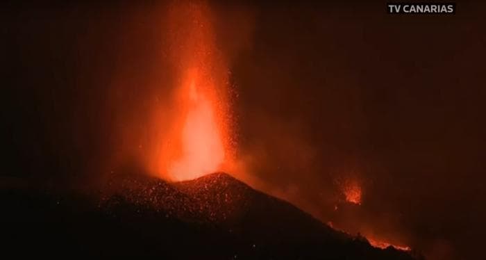 Kanaari saartel hakkas purskama vulkaan