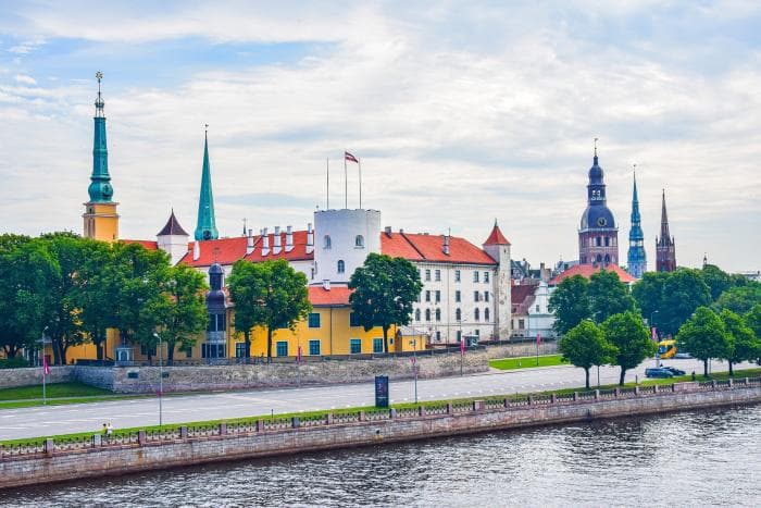 Lätis tuleb lockdown – kuidas puudutab see reisijaid?