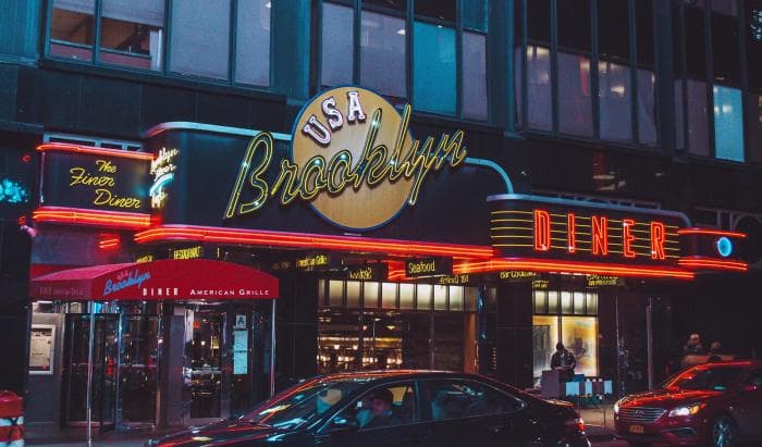 New Yorgi restoranid saavad arvele lisada koroonamaksu