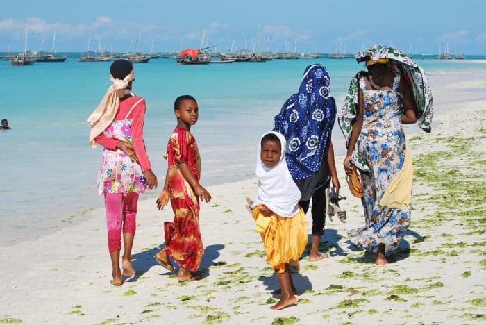 Sansibaril hoiatatakse turiste sündsalt riietuma