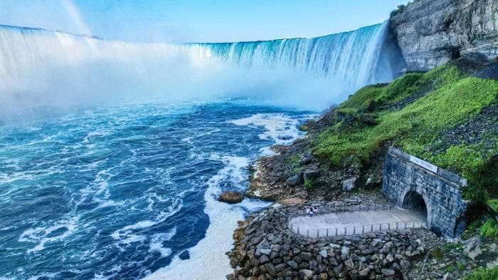 Niagara joa all avati külastajatele võimas tunnel