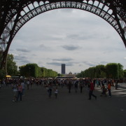 Eiffeli torni alune