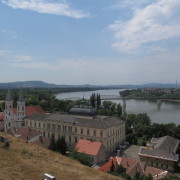 Siinpool silda veel Ungari, piirilinn Esztergom, teisel pool juba Slovakkia.