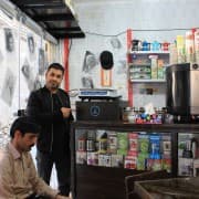 Trip.ee  kleeps Shirazis, Lotf Ali Khan tänava äärses kohvikus